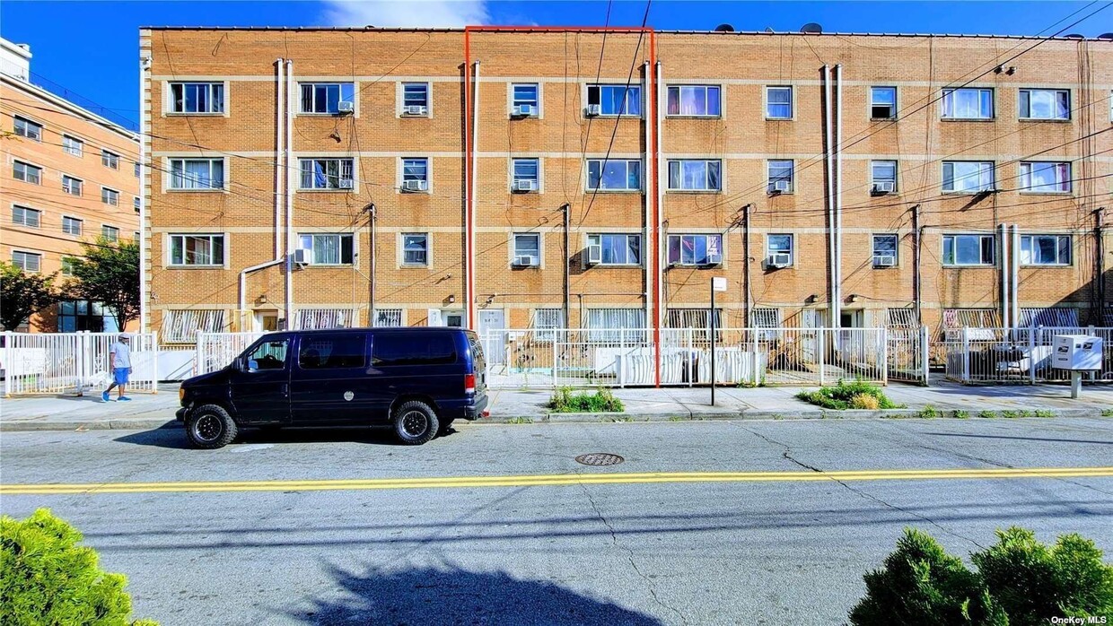 Primary Photo - 168-70 93rd Ave