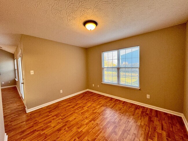 Foto del edificio - 3 Bedroom in Quiet Cul-De-Sac!