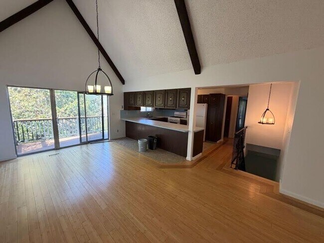 Foto del edificio - 1191 N Oakridge Dr E