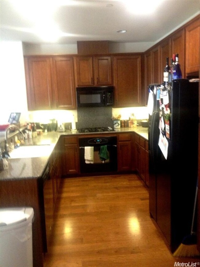 Foto del edificio - Adorable 2/2 Natomas Condo!  PLEASE READ E...