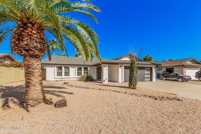 Foto del edificio - 4950 W Grovers Ave