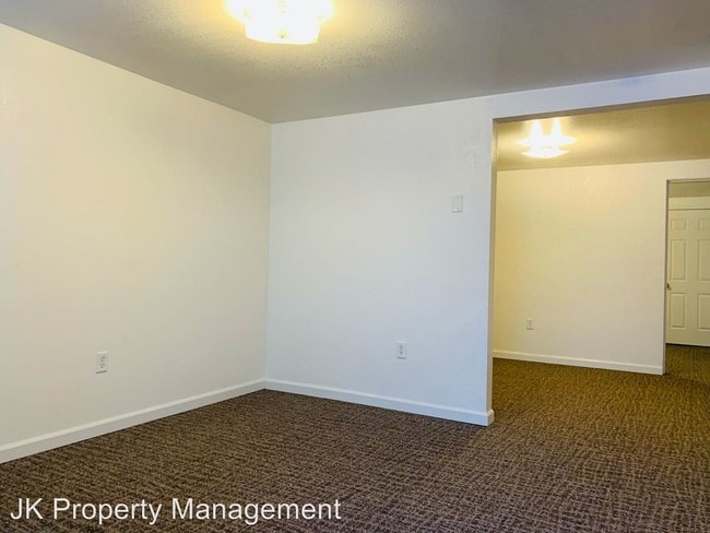 Building Photo - 4000 Ella Ave