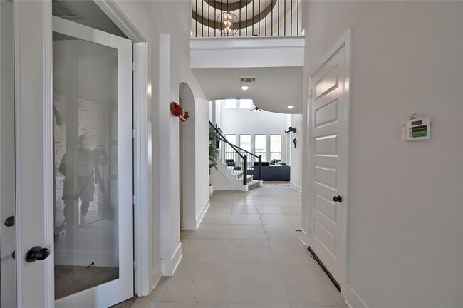 Foto del edificio - 6211 Shore Ridge Ct