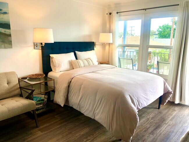 Queen organic mattress - 3132 6th St