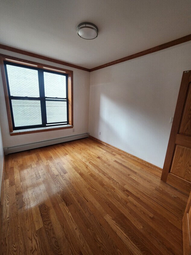 2nd bedroom - 13259 Maple Ave