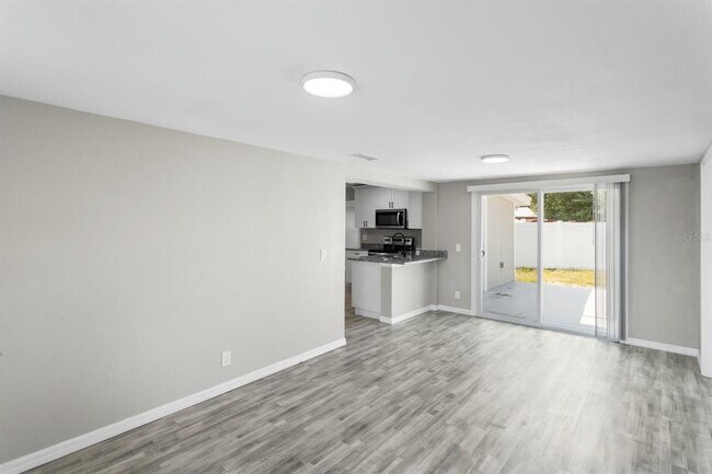 Foto del edificio - 6802 W Comanche Ave