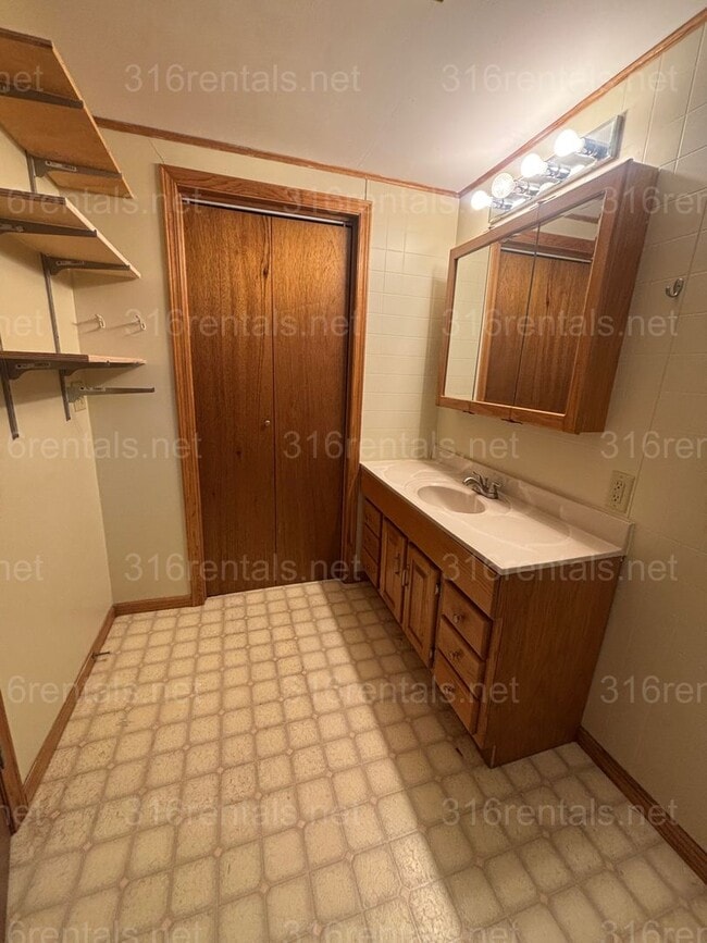 Building Photo - Two bed, Two Bath, fully fenced backyard rental available now!