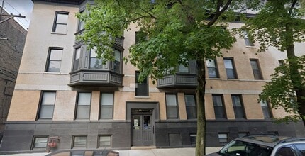 Building Photo - 2780 N Kenmore Ave