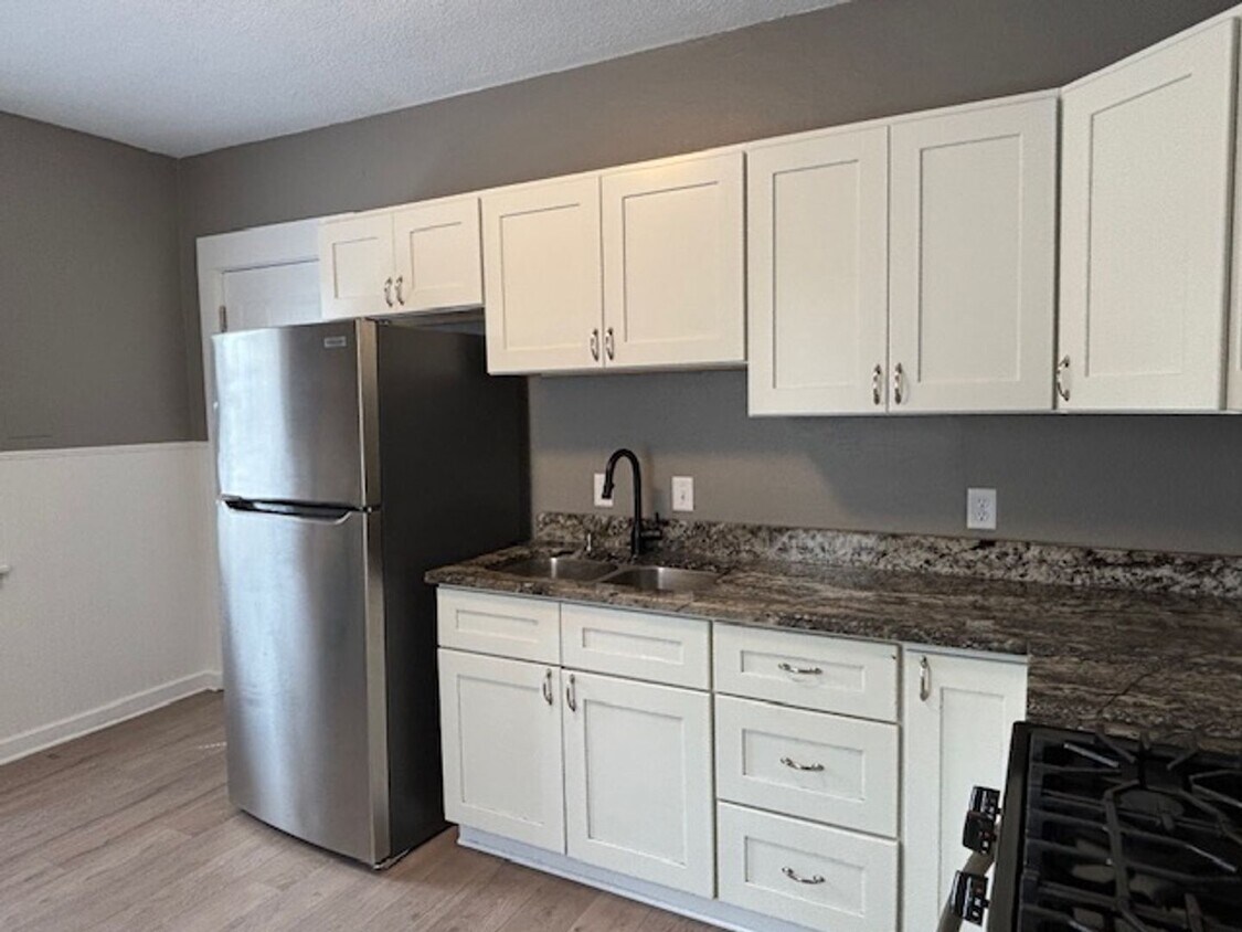 Foto principal - 1041-1041 Arkwright St N