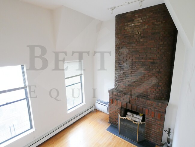 Interior Photo - 404 East 80th Street