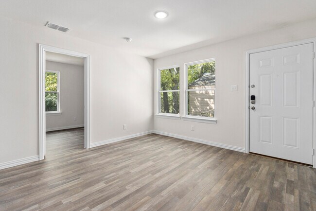 Building Photo - 415 E Garrison Ave