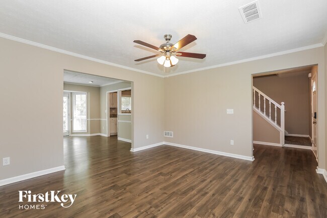 Foto del edificio - 1301 Charter Oaks Ln