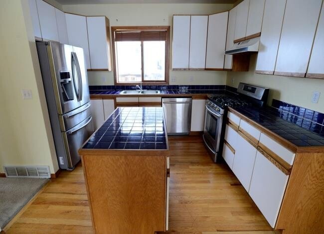 Building Photo - Sunny and Bright 5 bed, 4 bath Home with L...