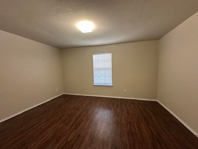Building Photo - 4300 Larry Don Ln
