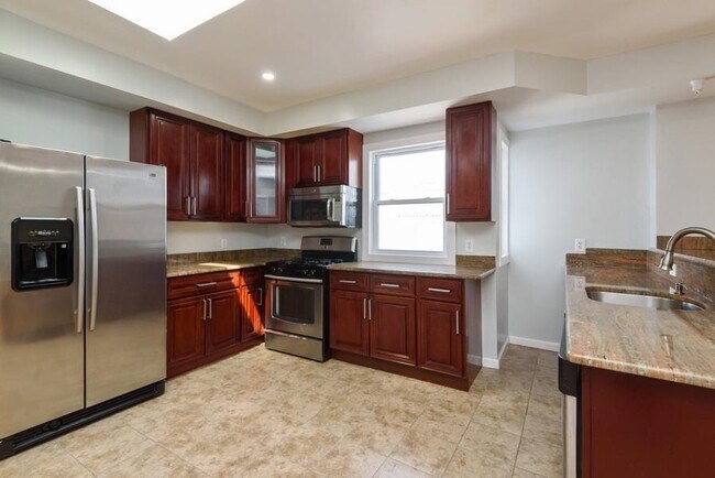 Building Photo - 306 3rd St