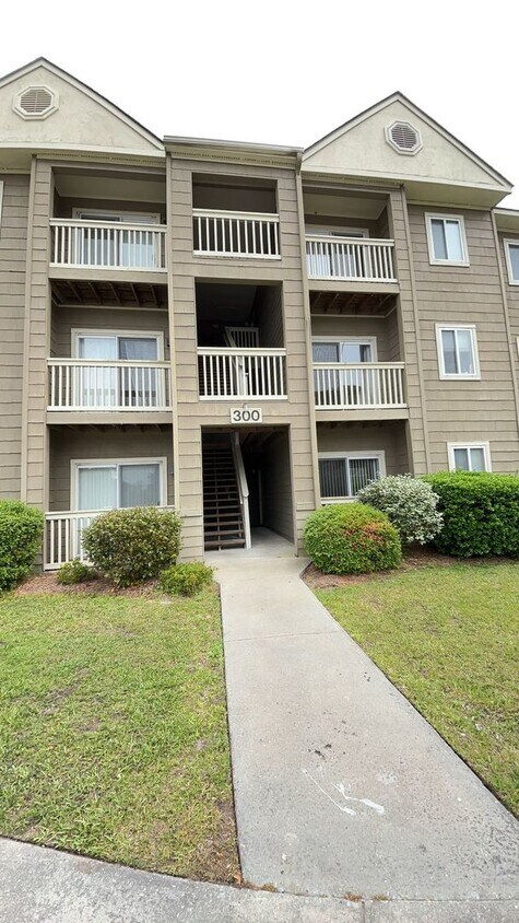 Primary Photo - 2 Bedroom 1 bathroom condo