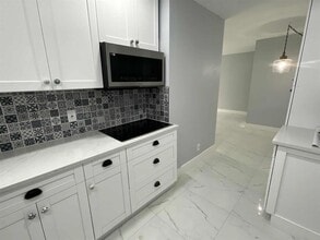 Building Photo - 649 W Oakland Park Blvd