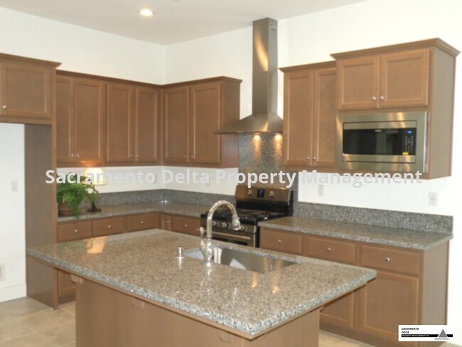 Building Photo - Beautiful New Home in McKinley Village!