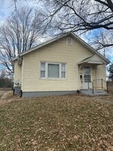 Building Photo - 2205 Mayflower Dr