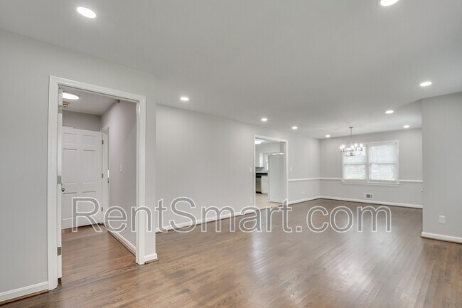 Building Photo - 143 Avondale Dr