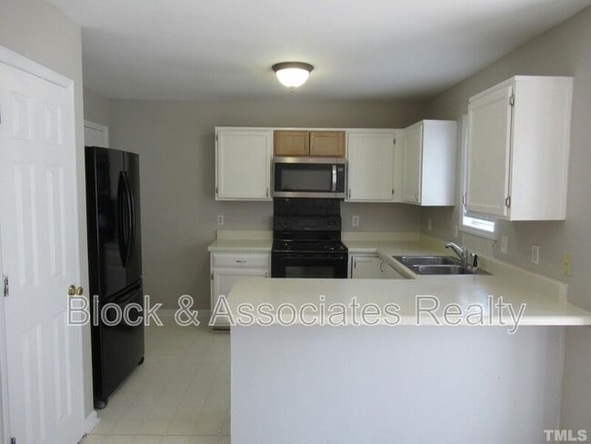 Building Photo - 324 Springside Dr
