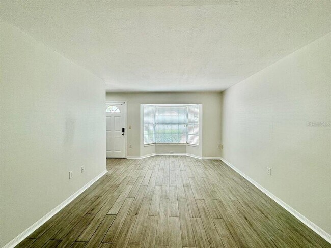 Building Photo - 601 S Albany Ave