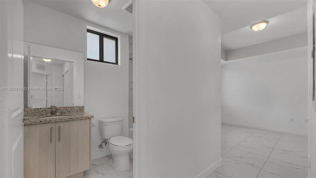 Foto del edificio - 2400 W 5th Way