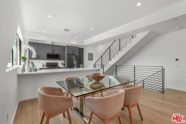 Foto del edificio - 3724 Vinton Ave