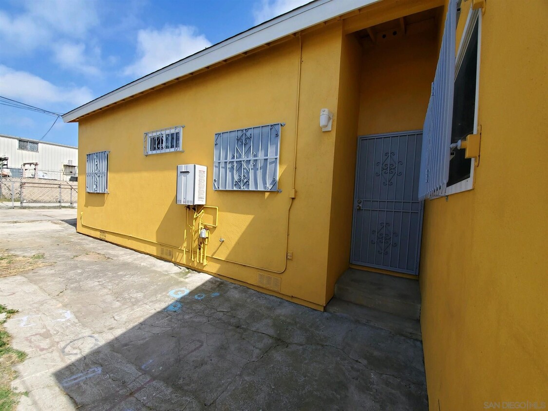 Primary Photo - 1213 HOOVER AVE-