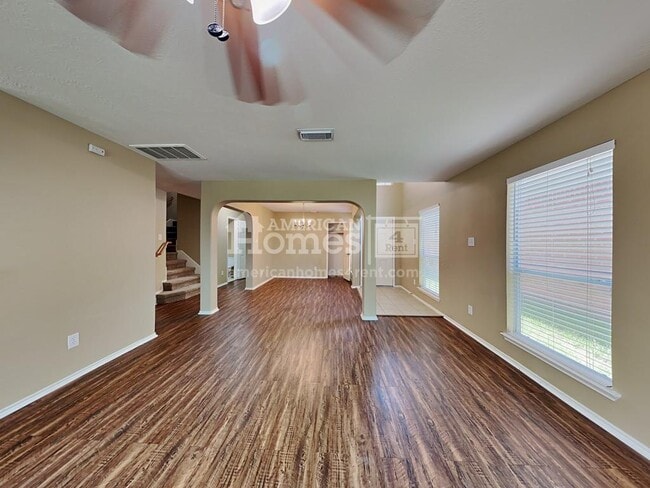 Building Photo - 13711 Rural Oak St