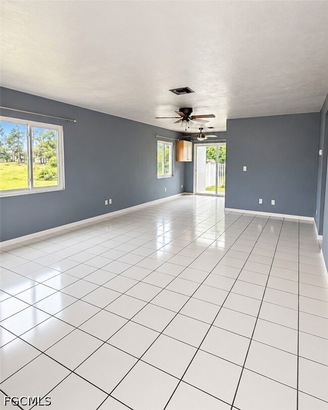 Foto del edificio - 5254 Coronado Pkwy