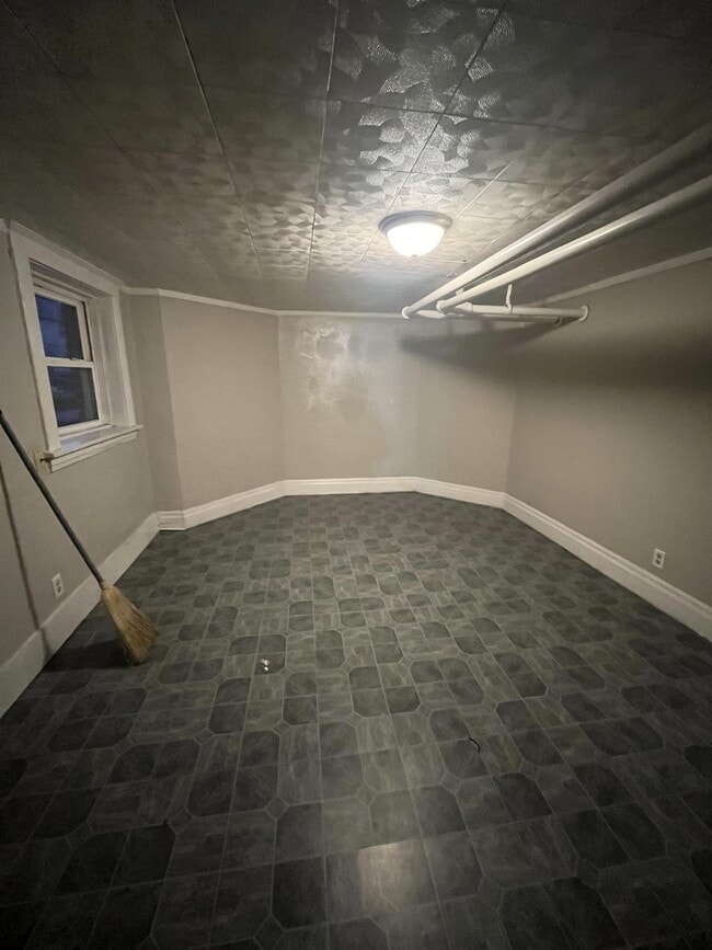 Building Photo - 4515 Magoun Ave