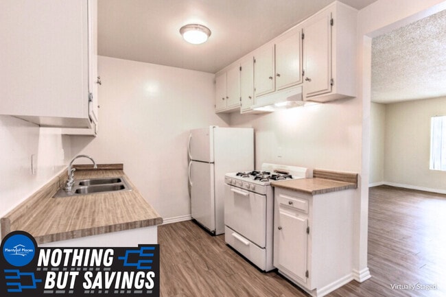 2 BR , 1 BA - Kitchen - Petrol East