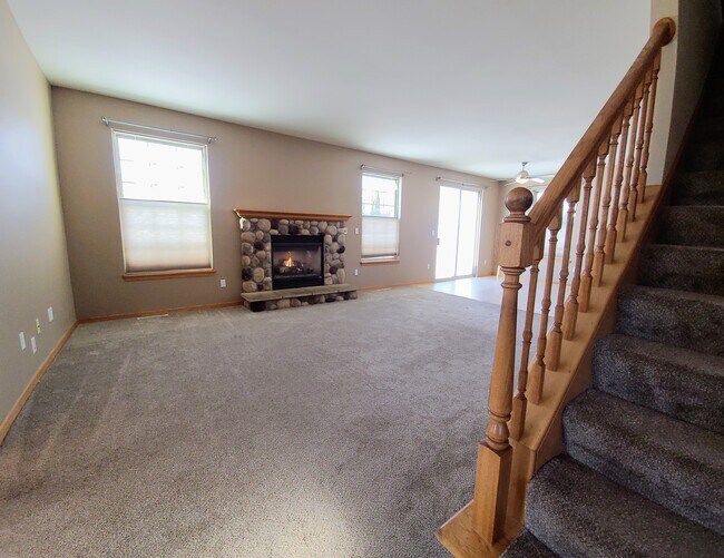 Building Photo - 1805 Deer Path