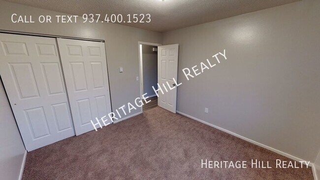 Building Photo - Renovated 2 Bedroom, 1 Bath Ranch Apartmen...