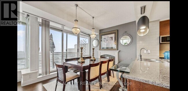 Building Photo - 500 Queens Quay W