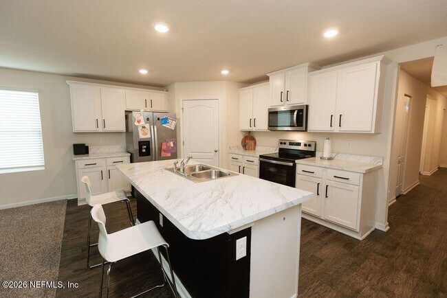 Foto del edificio - 2170 Englewood Ct