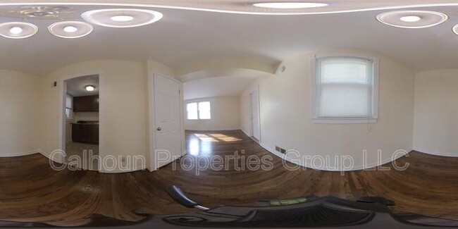 Building Photo - 2850 Iverson St
