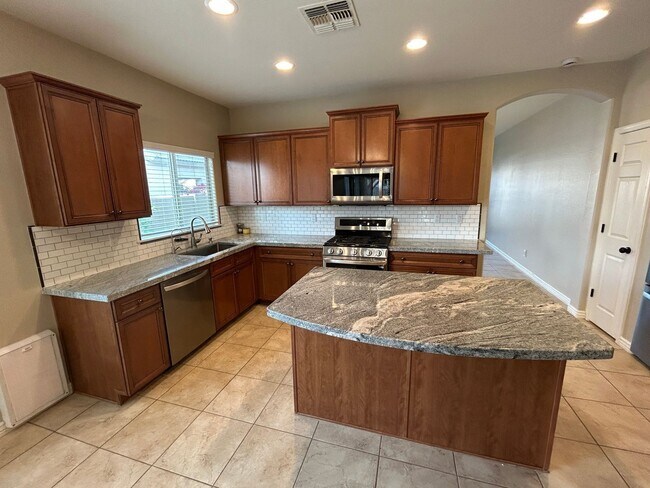 Foto del edificio - 14527 W Gelding Dr