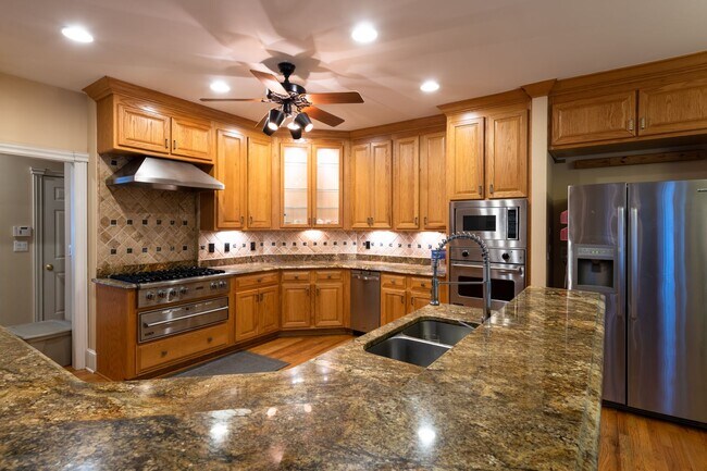 Building Photo - 4785 Waterhaven Bend