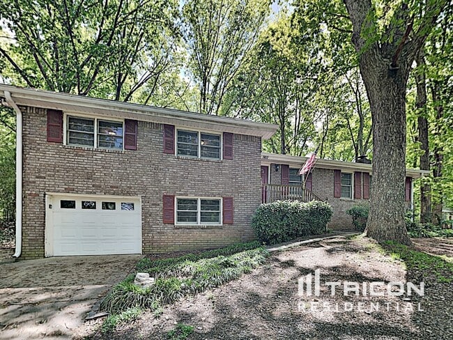 Building Photo - 1411 Wildwood Dr