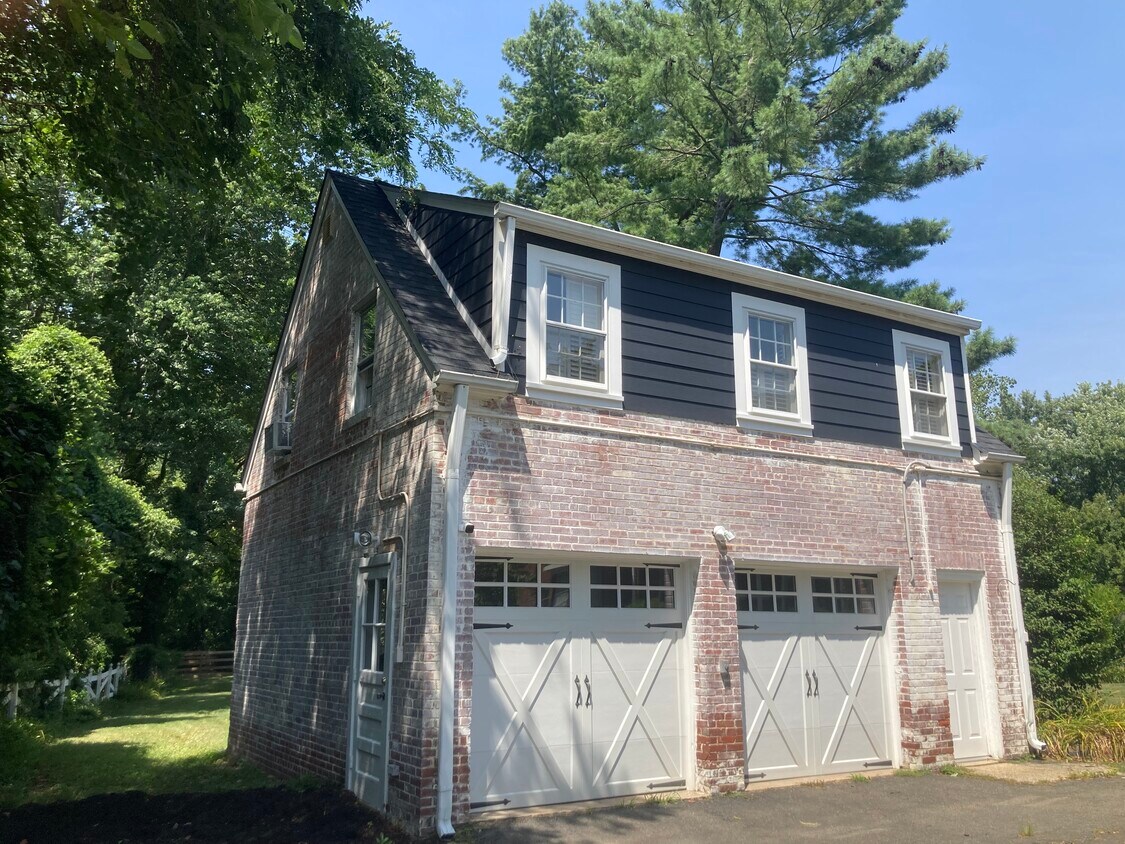 Carriage House - 4010 Franconia Rd