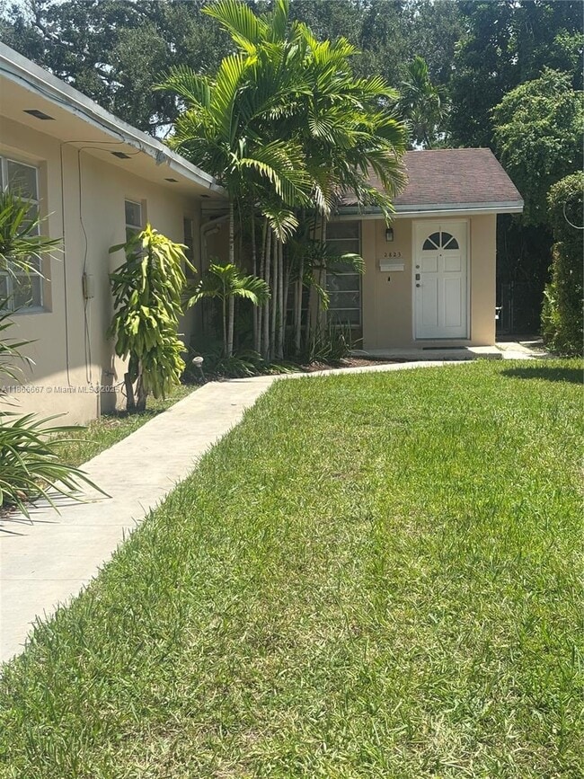 Building Photo - 2823 SW 38th Ct