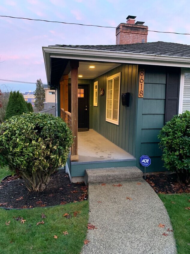 Primary Photo - 2 bedroom duplex in Greenwood!!