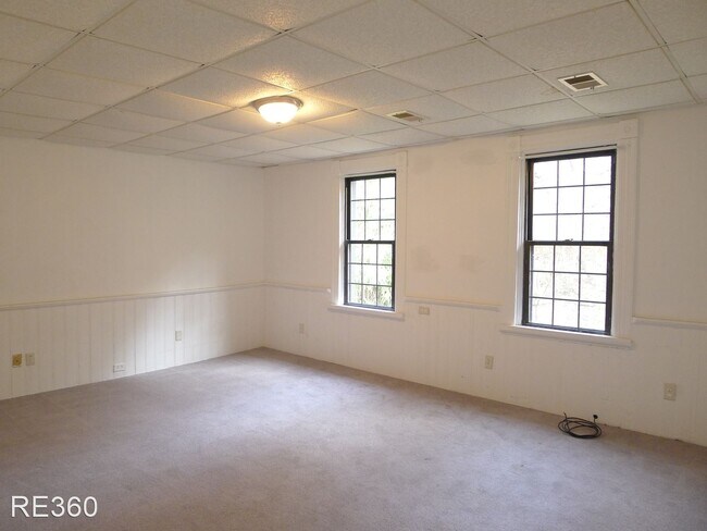 Building Photo - 3 br, 1 bath House - 29 Welsh Way  South S...