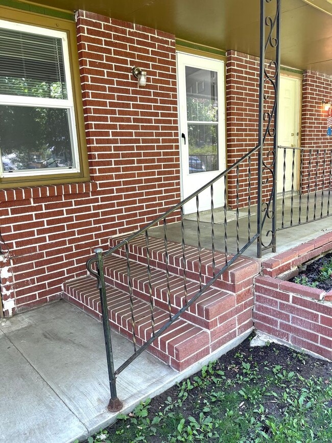 Building Photo - Completely Remodeled Three Bedroom One Bath in Richland - Move in Ready!!