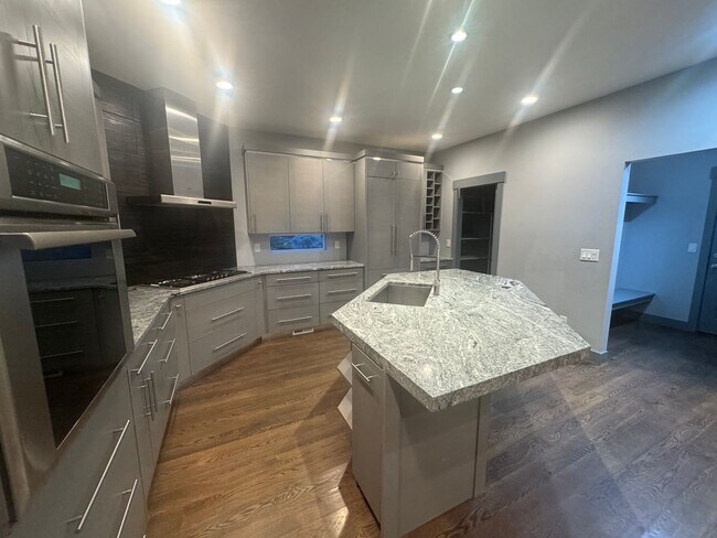 Building Photo - Beautiful Spacious Eagle Mtn Home-Meadow R...