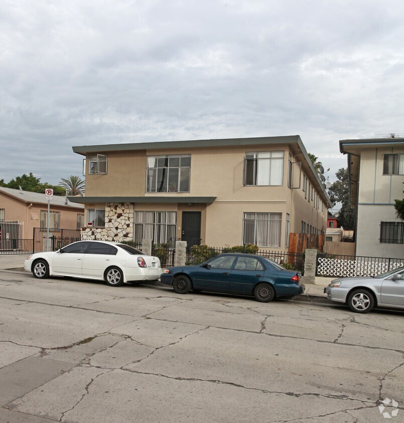 Building Photo - 1252 N Mansfield Ave