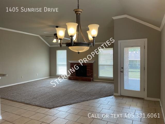 Building Photo - 1405 Sunrise Dr