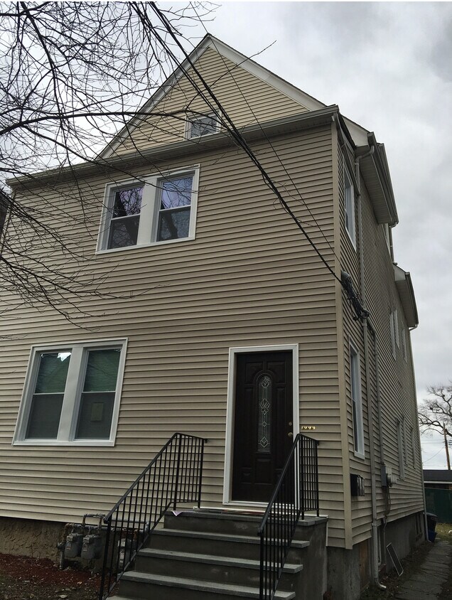 Primary Photo - 228 N High St